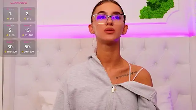 ElisaCharm online show from 04/10/26, 04:06