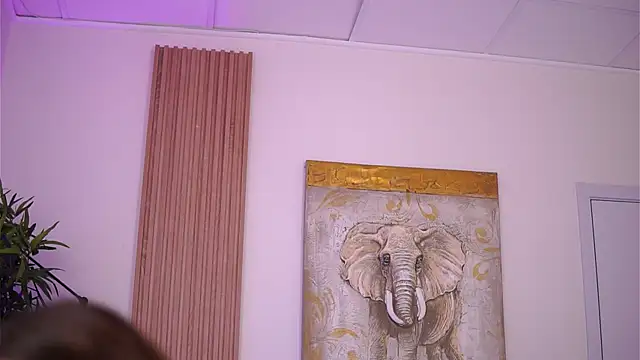 LaraSynn online show from 11/16/25, 09:26