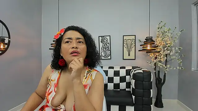 Snapshot of Bianca_Millf chatting on 05/14/26, 03:46 Bianca Millf online show from 05/14/26, 03:46