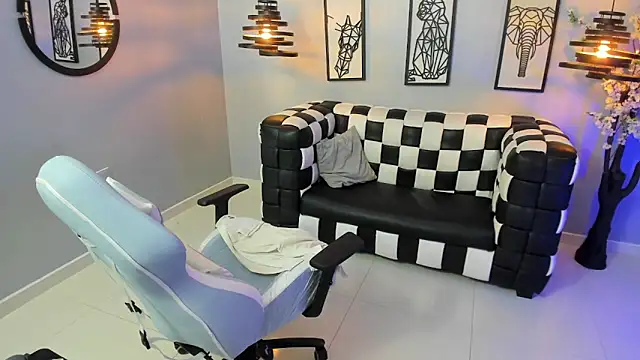 Snapshot of Bianca_Millf chatting on 05/18/26, 04:07 Bianca Millf online show from 05/18/26, 04:07