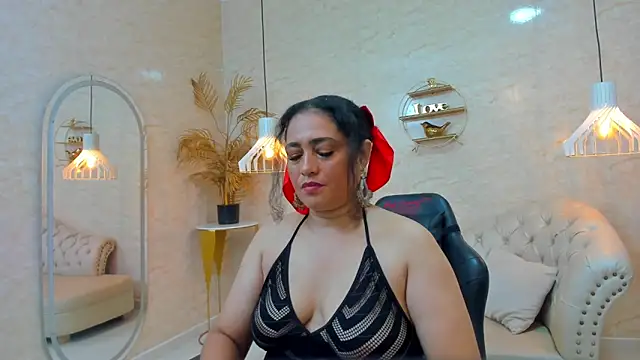 Snapshot of Bianca_Millf chatting on 05/30/26, 04:09 Bianca Millf online show from 05/30/26, 04:09