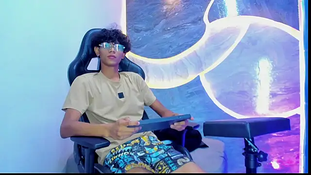 Sex Boy 33  online show from 10/25/25, 04:31