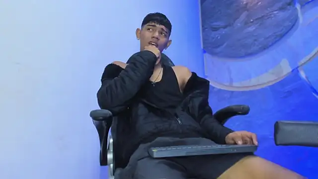 Sex Boy 33  online show from 11/24/25, 04:56