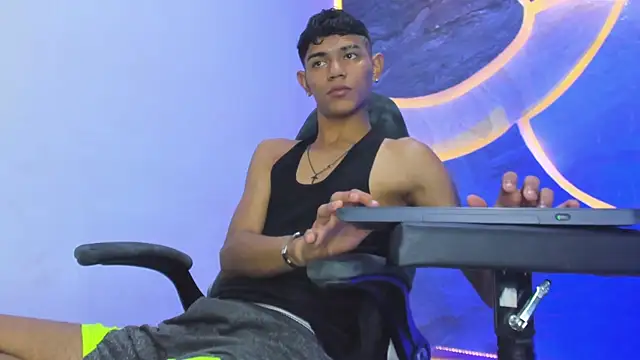 Sex Boy 33  online show from 11/25/25, 05:29