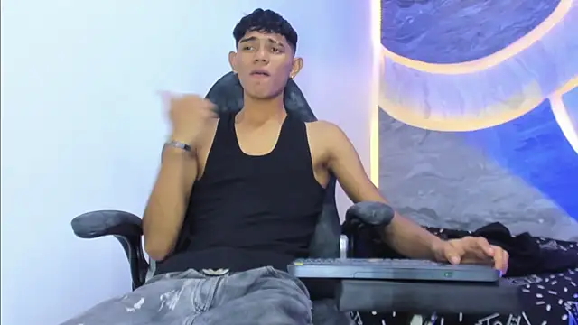 Sex Boy 33  online show from 12/14/25, 06:30