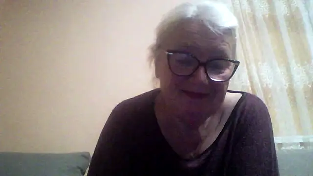 Snapshot of AmyLove353 chatting on 06/14/26, 08:00 AmyLove353 online show from 06/14/26, 08:00