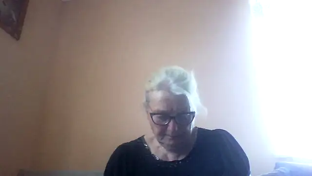 Snapshot of AmyLove353 chatting on 06/16/26, 04:15 AmyLove353 online show from 06/16/26, 04:15