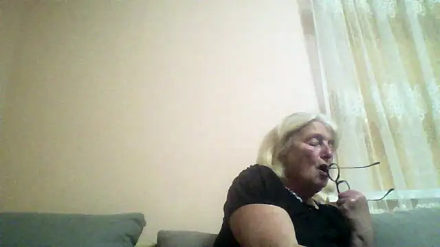 Snapshot of AmyLove353 chatting on 06/17/26, 08:21 AmyLove353 online show from 06/17/26, 08:21