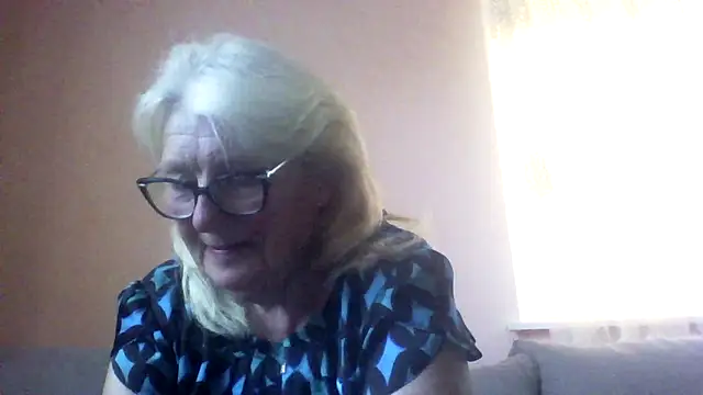 Snapshot of AmyLove353 chatting on 06/19/26, 03:33 AmyLove353 online show from 06/19/26, 03:33