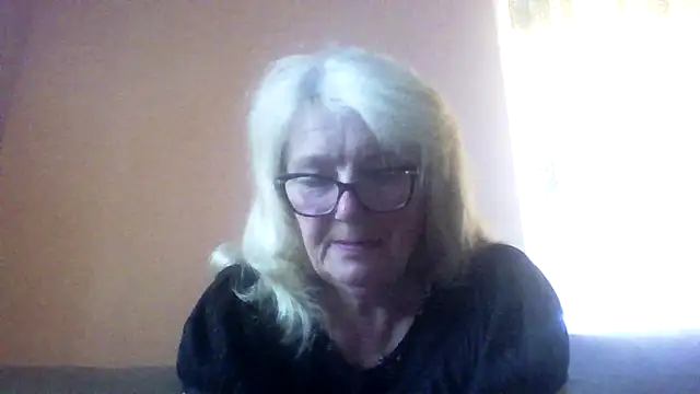 Snapshot of AmyLove353 chatting on 06/29/26, 03:35 AmyLove353 online show from 06/29/26, 03:35