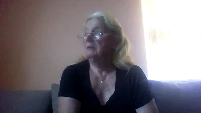 Snapshot of AmyLove353 chatting on 07/04/26, 03:24 AmyLove353 online show from 07/04/26, 03:24