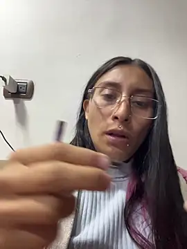 Snapshot of Violeet-Smith chatting on 11/02/25, 10:45 Violeet-Smith online show from 11/02/25, 10:45