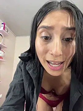 Snapshot of Violeet-Smith chatting on 11/14/25, 08:29 Violeet-Smith online show from 11/14/25, 08:29