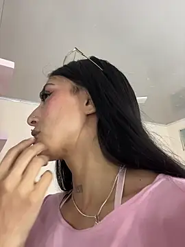 Snapshot of Violeet-Smith chatting on 11/15/25, 10:04 Violeet-Smith online show from 11/15/25, 10:04