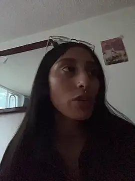 Snapshot of Violeet-Smith chatting on 11/21/25, 09:02 Violeet-Smith online show from 11/21/25, 09:02