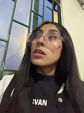 Snapshot of Violeet-Smith chatting on 11/23/25, 10:53 Violeet-Smith online show from 11/23/25, 10:53