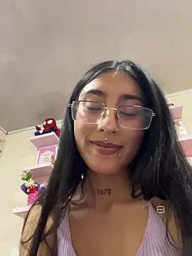 Snapshot of Violeet-Smith chatting on 11/28/25, 11:07 Violeet-Smith online show from 11/28/25, 11:07