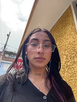 Snapshot of Violeet-Smith chatting on 12/04/25, 07:44 Violeet-Smith online show from 12/04/25, 07:44