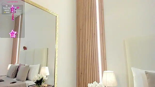 Snapshot of LaylaaSmith chatting on 10/24/25, 11:06 LaylaaSmith online show from 10/24/25, 11:06