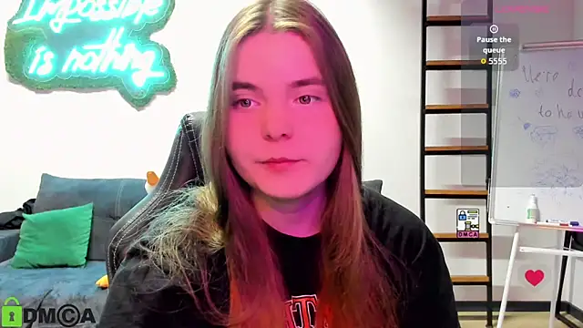 Snapshot of MiraaBloom chatting on 10/30/25, 02:18 MiraaBloom online show from 10/30/25, 02:18