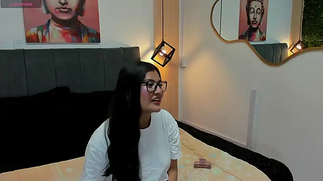 Snapshot of Teffa_bloom chatting on 10/28/25, 02:09 Teffa bloom online show from 10/28/25, 02:09