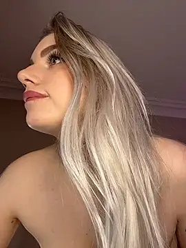 Snapshot of HugeBoobsAlice chatting on 05/14/26, 05:03 HugeBoobsAlice online show from 05/14/26, 05:03