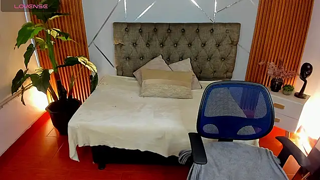 camilaa lux online show from 11/29/25, 12:52