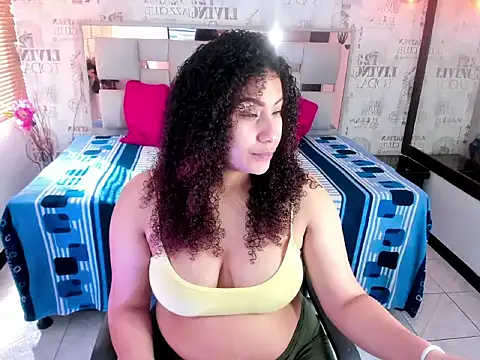 ROZZE MILA online show from 11/07/25, 01:11