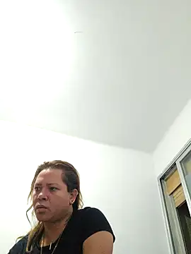 Snapshot of Eimy2025 chatting on 10/20/25, 06:30 Eimy2025 online show from 10/20/25, 06:30