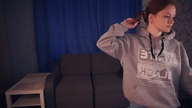 KarlynGow online show from 11/19/25, 06:46