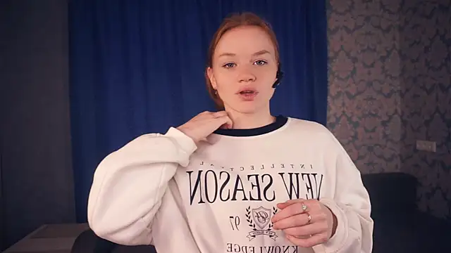 KarlynGow online show from 11/21/25, 06:34