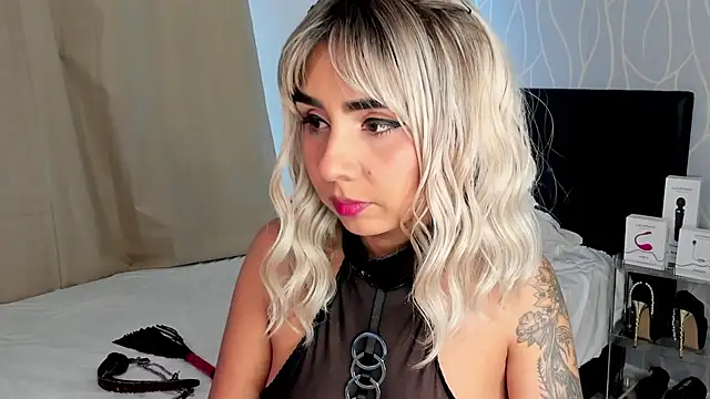 Emilyvalk  online show from 12/14/25, 08:46