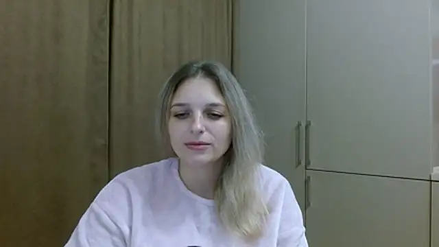 Snapshot of ElisSky301 chatting on 10/28/25, 10:12 ElisSky301 online show from 10/28/25, 10:12