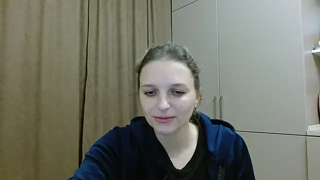Snapshot of ElisSky301 chatting on 11/02/25, 10:23 ElisSky301 online show from 11/02/25, 10:23