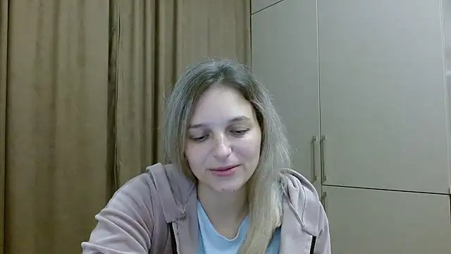 Snapshot of ElisSky301 chatting on 11/05/25, 11:16 ElisSky301 online show from 11/05/25, 11:16