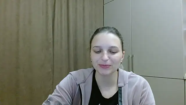 Snapshot of ElisSky301 chatting on 11/12/25, 08:30 ElisSky301 online show from 11/12/25, 08:30
