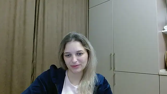 Snapshot of ElisSky301 chatting on 11/18/25, 09:08 ElisSky301 online show from 11/18/25, 09:08