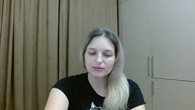 Snapshot of ElisSky301 chatting on 11/27/25, 09:39 ElisSky301 online show from 11/27/25, 09:39