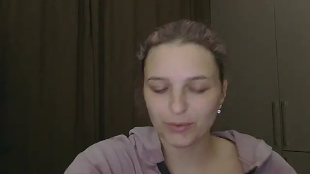 Snapshot of ElisSky301 chatting on 12/13/25, 08:47 ElisSky301 online show from 12/13/25, 08:47