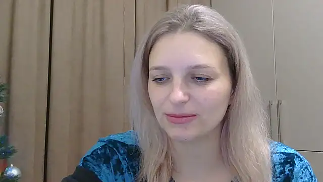 Snapshot of ElisSky301 chatting on 12/20/25, 09:33 ElisSky301 online show from 12/20/25, 09:33