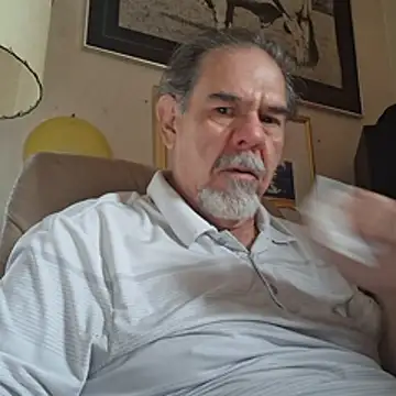 Snapshot of pena633 chatting on 11/08/25, 05:01 pena633 online show from 11/08/25, 05:01