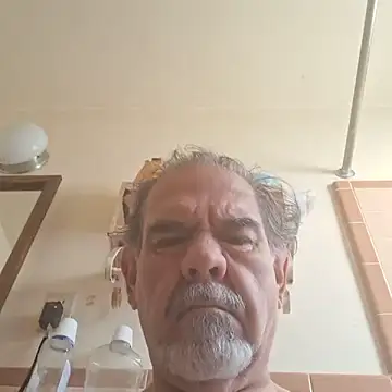 Snapshot of pena633 chatting on 11/10/25, 12:59 pena633 online show from 11/10/25, 12:59