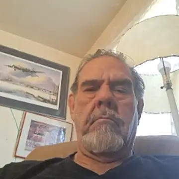 Snapshot of pena633 chatting on 11/12/25, 03:23 pena633 online show from 11/12/25, 03:23