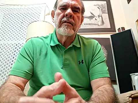 Snapshot of pena633 chatting on 11/24/25, 10:42 pena633 online show from 11/24/25, 10:42