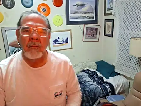 Snapshot of pena633 chatting on 11/26/25, 02:01 pena633 online show from 11/26/25, 02:01