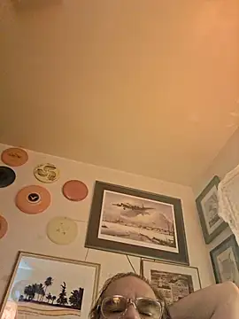 Snapshot of pena633 chatting on 11/30/25, 01:20 pena633 online show from 11/30/25, 01:20