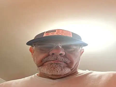 Snapshot of pena633 chatting on 12/03/25, 03:21 pena633 online show from 12/03/25, 03:21