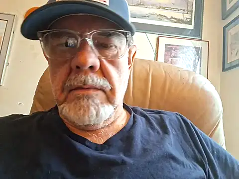 Snapshot of pena633 chatting on 12/04/25, 03:32 pena633 online show from 12/04/25, 03:32