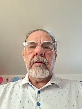 Snapshot of pena633 chatting on 12/15/25, 03:16 pena633 online show from 12/15/25, 03:16