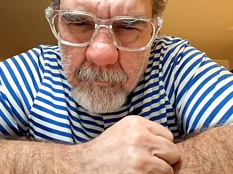 Snapshot of pena633 chatting on 12/17/25, 03:34 pena633 online show from 12/17/25, 03:34